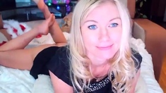 amateur blonde solo webcam