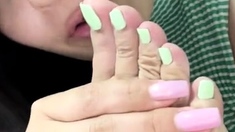 Amateur Foot Fetish Girlfriend Sucks and gives a Footjob