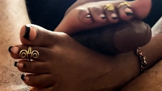 Amateur Foot Fetish Girlfriend Sucks and gives a Footjob