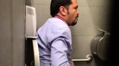 Str8 spy daddy in public toilet 2